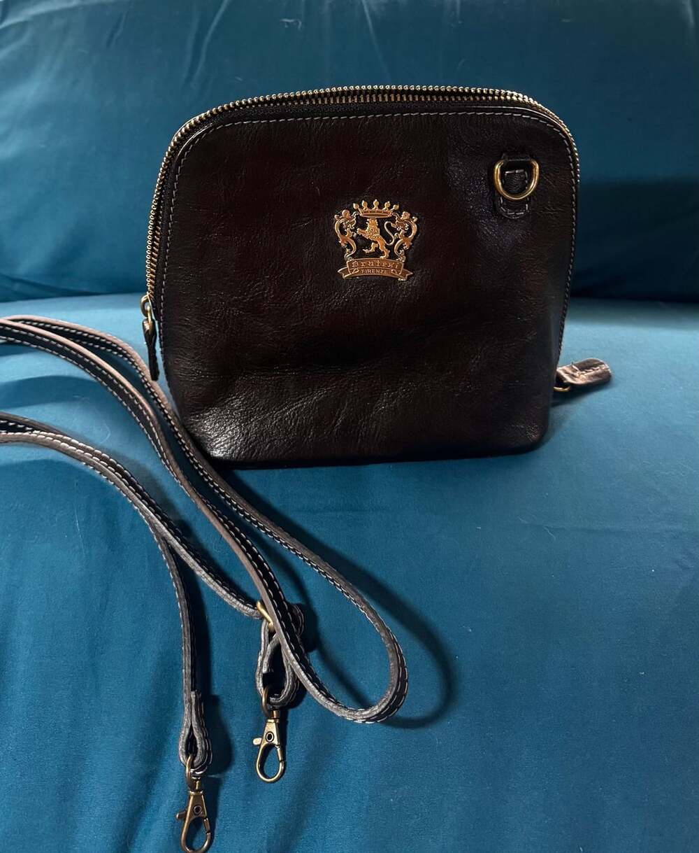 Pratesi Italian leather Cross-Body Bag Volterra in black Vegetable Tanned